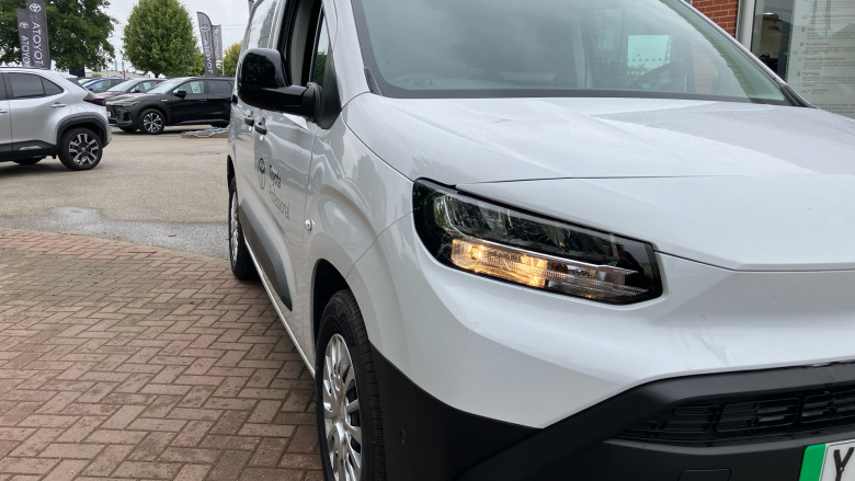 Toyota Proace City L2 Electric Icon Van 50kWh Auto